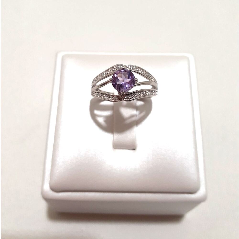 Avon Sterling Silver Ring  CZ Amethyst with CZ Stones Size 6